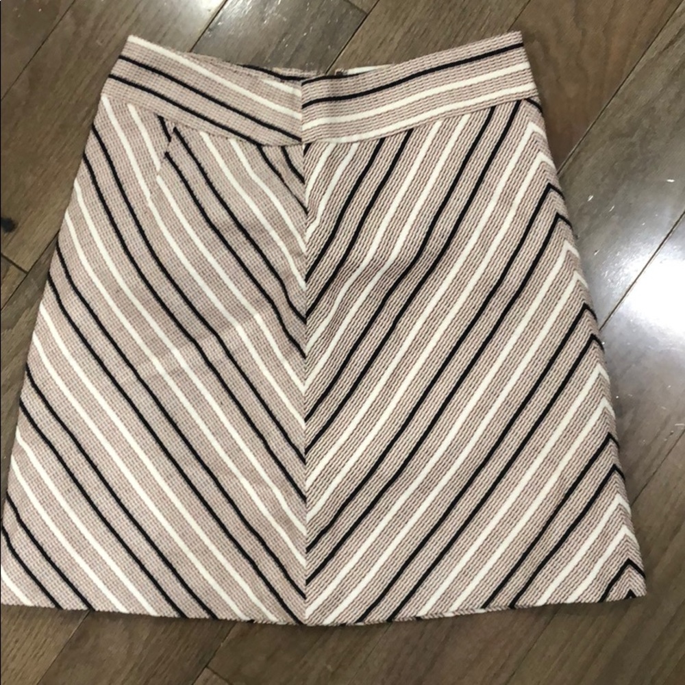 Patterned loft skirt
